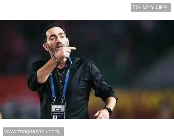 吸烟酗酒的足球明星背后的故事与影响：从场上辉煌到生活困境的深度剖析